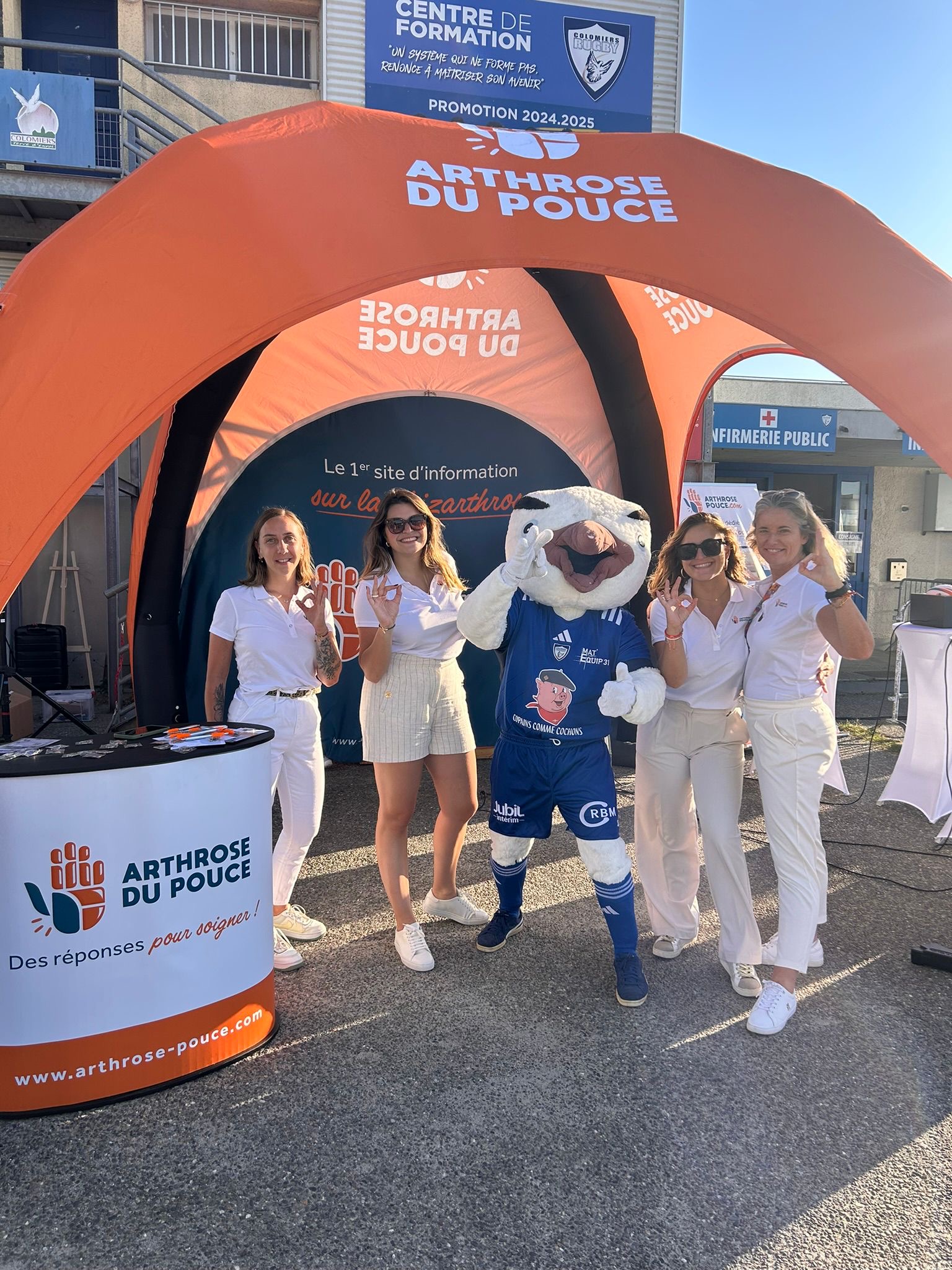 Image (1) Gruppenevent mit Maskottchen und Informationsstand