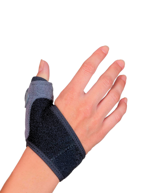 Hand mit orthopädischer Daumenschiene